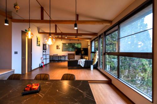 Hakone Hot Spring, A beautiful house that has been fully renovated in 2024 for one group per day!箱根温泉BBQ日の出を望む貸切邸宅贅沢を独り占め
