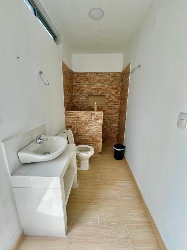 Un baño de Casa Rossy Un Encanto