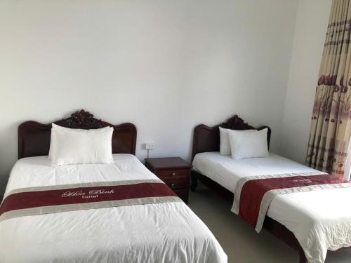 two beds in a room withskirts at Hòa Bình Tam Đảo Hotel in Tam Ðảo