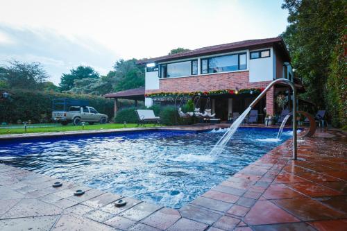 Hồ bơi trong/gần VILLA DOLLS PRIVADA CON SAUNA, PISCINA Y MAs