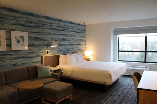 Postel nebo postele na pokoji v ubytování Clarion Hotel Portland International Airport