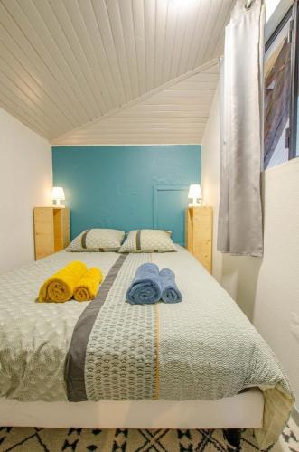 a bedroom with a bed with towels on it at La maison d'à côté in Dienville