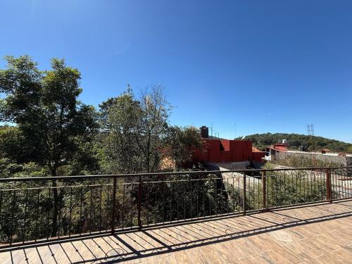 a walkway with a fence and trees on a hill at Departamento Céntrico Estilo Cabaña in Mazamitla