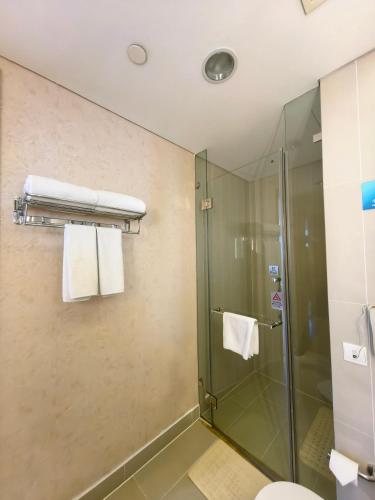 a shower in a bathroom with a glass shower stall at Holiday Inn Express Beijing Yizhuang by IHG - Taxi 1 Hour to International Airport and 800 Meters to the Nearby Subway in Daxing