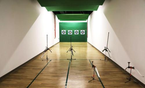 an empty room with many microphones in a room with a wooden floor at Dusit Thani Shuangyue Bay Resort Huizhou in Huidong