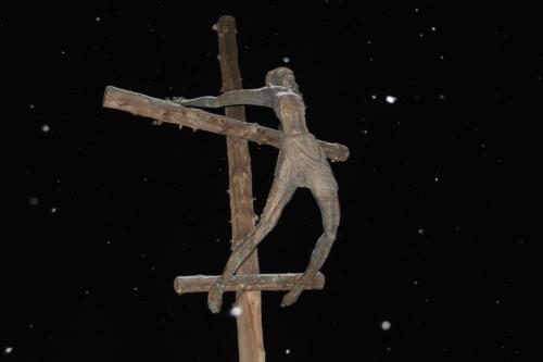 a wooden cross on top of a wooden pole at Hotel Chacaril in Pila