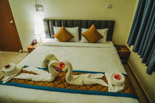 Merry Inn Luxe Suites near Kempegowda international airportにあるベッド