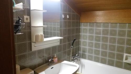 a bathroom with a sink and a tub and a toilet at Berghaus Wastel in Bad Kleinkirchheim