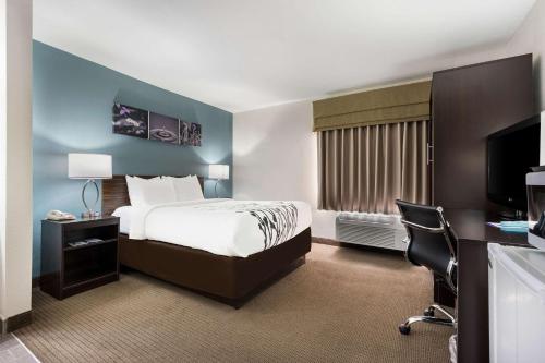 Ένα ή περισσότερα κρεβάτια σε δωμάτιο στο Sleep Inn & Suites Cullman I-65 exit 310
