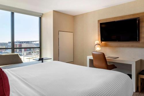Cambria Hotel Washington DC Navy Yard Riverfront Image