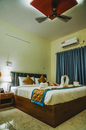 Merry Inn Luxe Suites near Kempegowda international airportにあるベッド
