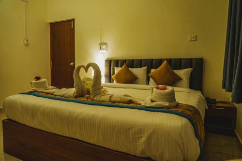 Merry Inn Luxe Suites near Kempegowda international airportにあるベッド