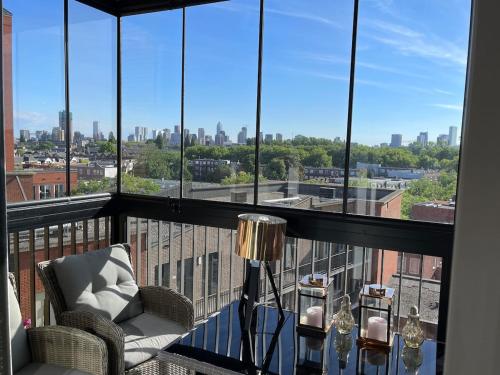 a balcony with a view of a city at Beautiful luxury Apartment with Skyline in Rotterdam