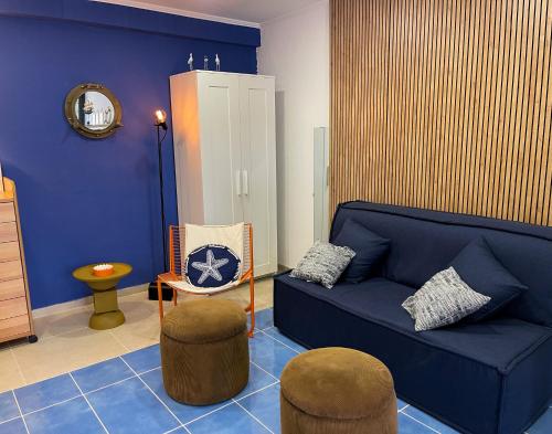 Posezení v ubytování CASA BERARDI Apartment - Steps from the Beach and Train Station, Perfect for Sunsets