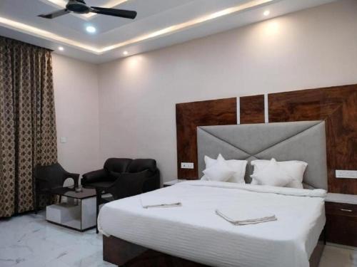 a hotel room with a bed and a chair at The Sea Horse in Mandarmoni