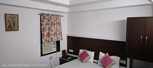 Cama o camas de una habitación en Hotel Su Shree Continental Dx Near New Delhi Railway Station