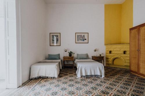 Postel nebo postele na pokoji v ubytování maltese traditional house ,Corto Matese