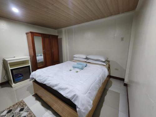 Ένα ή περισσότερα κρεβάτια σε δωμάτιο στο paradise apartment