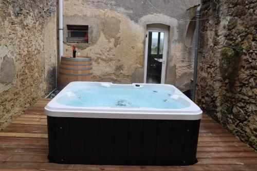 Gambar di galeri bagi SPA, Élégance et Charme au Cœur des Vignes - Piscine&SPA Décoration Artisanale di Le Pian-sur-Garonne