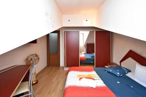 Postel nebo postele na pokoji v ubytování Rooms in the heart of Yerevan 3