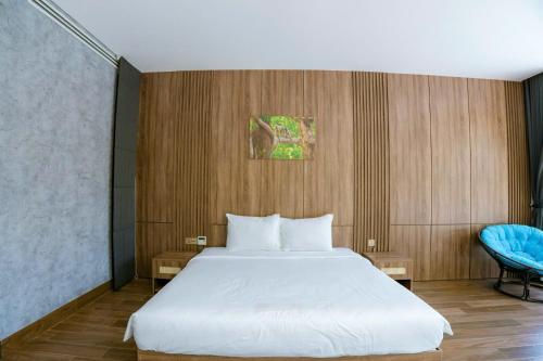Кровать или кровати в номере Gold Riverside Apartment & Villa
