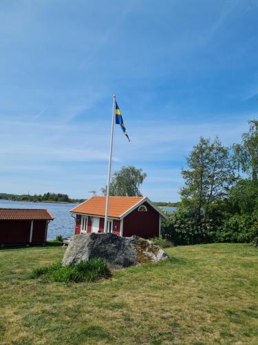 a flag on top of a rock in front of a house at Ellas Brygga in Lyckeby