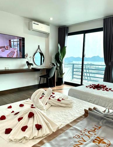 Postel nebo postele na pokoji v ubytování Thuỷ Anh Hotel