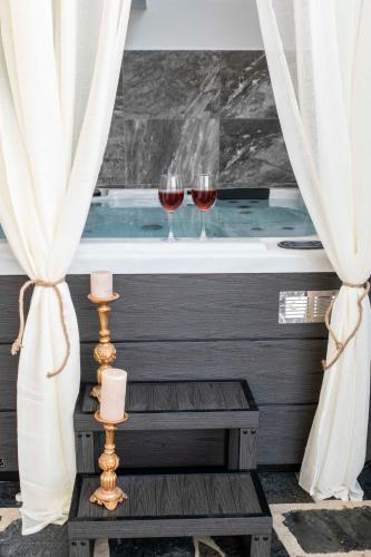 Cleopatra deluxe with jacuzzi apart in Kamilari with panoramic view