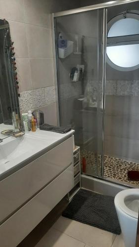 Departamento de categoría en Playa San Juan, con vistas al mar y a metros de la playa