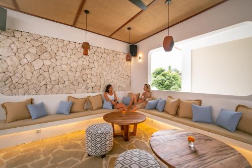 Ruang duduk di Mad Monkey Uluwatu