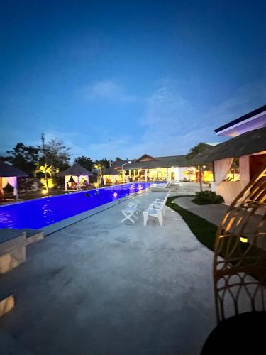Bazén v ubytování Treeshade Resort & Spa Moalboal nebo v jeho okolí