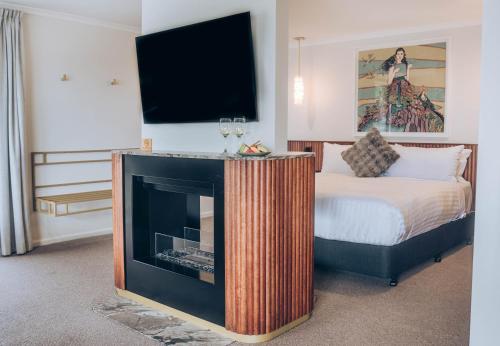 Postel nebo postele na pokoji v ubytování Risby Cove Boutique Hotel