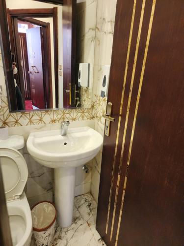 Koupelna v ubytování LiLi HOTEL vip