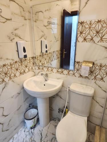 Koupelna v ubytování LiLi HOTEL vip