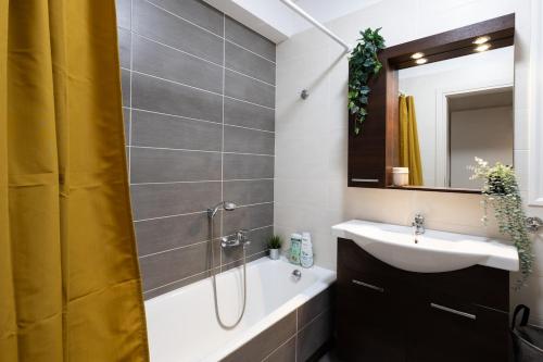 Dazzling and Stylish 2BR Apartment in Marousi