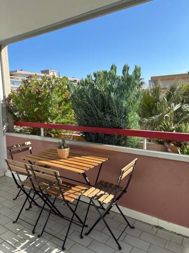 Ban công/sân hiên tại Appartement Le Plein Sud 85 m2 Plage 2 mn à pied