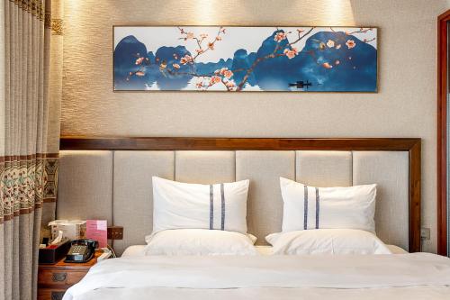Zhangjiajie Waterfront Huajian & Tianmen National Forest Park Storeにあるベッド
