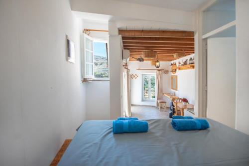 Postel nebo postele na pokoji v ubytování Lindos Marianthi Studios