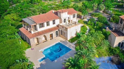 Kolam renang di atau dekat dengan Huizhou Hazens East Bay Resort