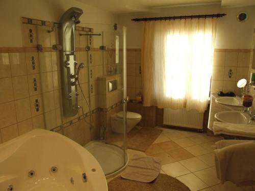 O baie la Hotel Zamek Karnity