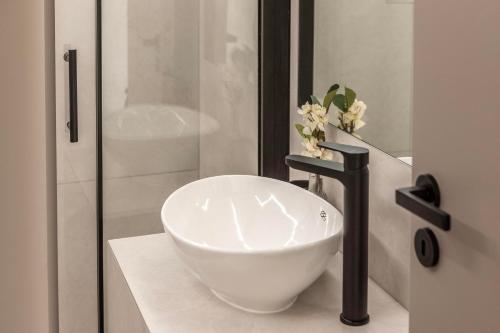 Un baño de SEVIS SUITES