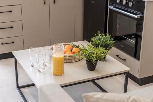 Una cocina o zona de cocina en SEVIS SUITES