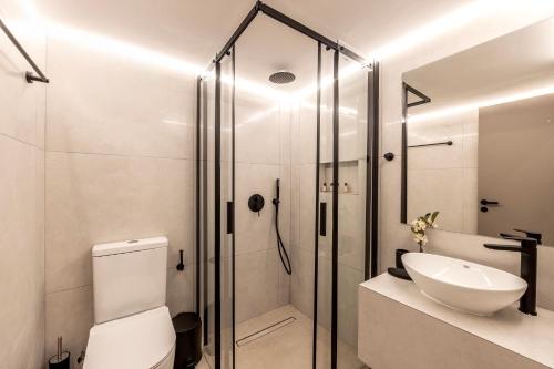Un baño de SEVIS SUITES