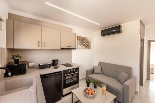 Una cocina o zona de cocina en SEVIS SUITES