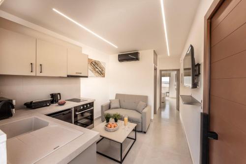 Una cocina o zona de cocina en SEVIS SUITES