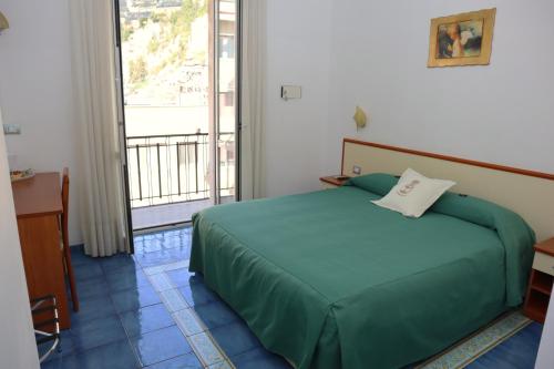 A bed or beds in a room at Meublè Casa Mannini Rooms