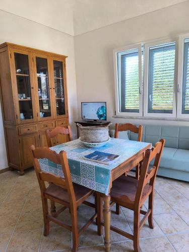Ruang duduk di ViLLA GASPARE FRONTE MARE