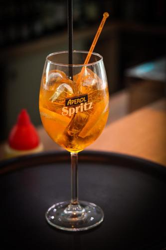 a drink in a glass on a table at Auberge du château de Joux in La Cluse et Mijoux
