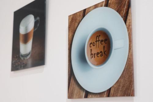 a coffee mug with the words i coffee break written on it at B&B Sibi in Chieti