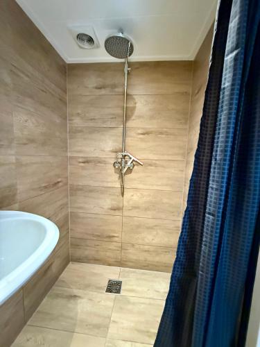 Ένα μπάνιο στο Holiday Home Vijfhuizen 2pers